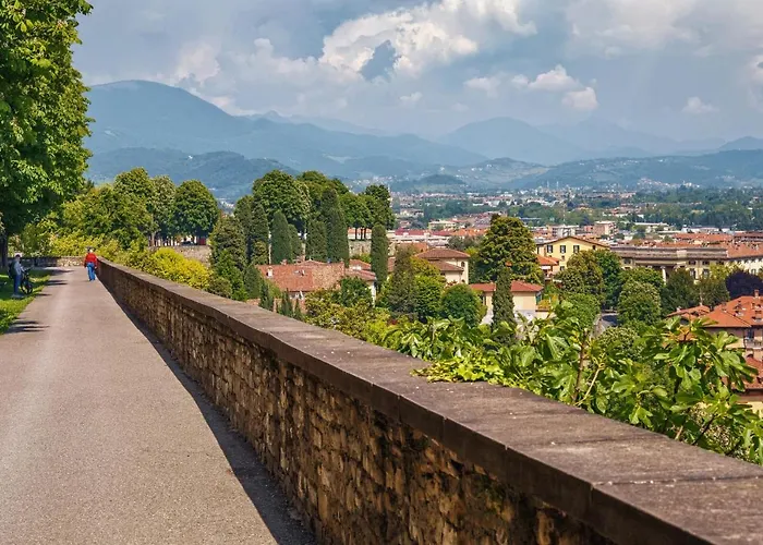 Golden Teal & Silver Birch Apartmán