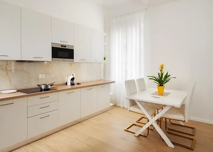 Golden Teal & Silver Birch Apartman *